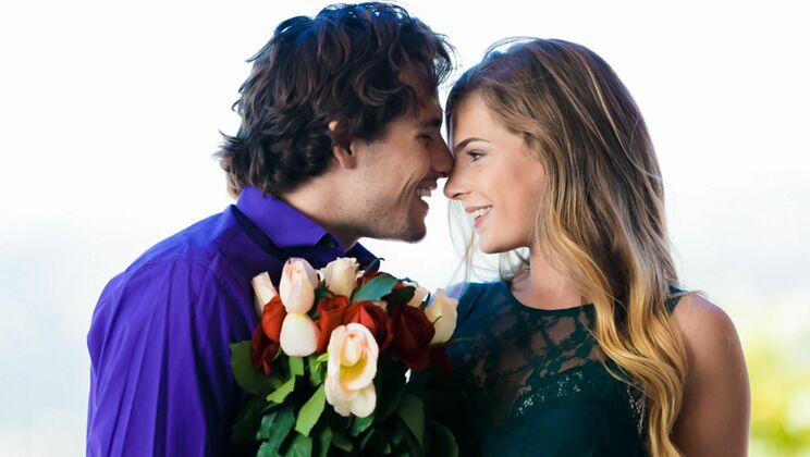 Tattooed Blonde Gets Intimate