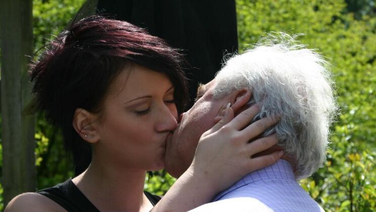 Brunette Carmen Blue Outdoor Fucking