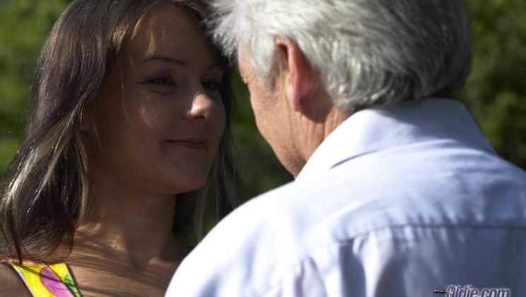 Gustavo and Jeydah - Outdoor Fucking in Park