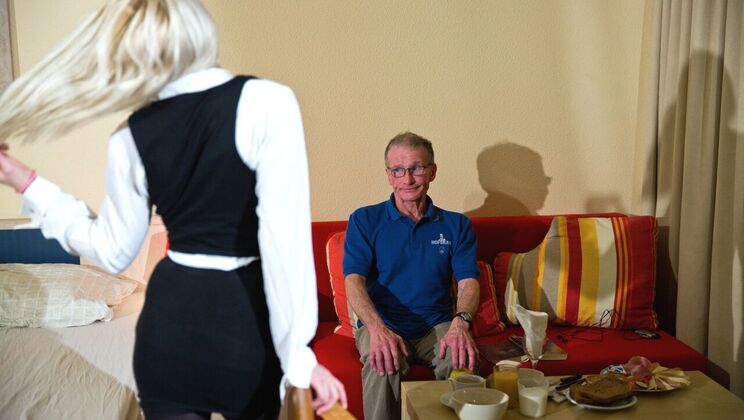 [Oldje] - Blonde Gets Deepthroat in Room Service - John - Lolita Taylor