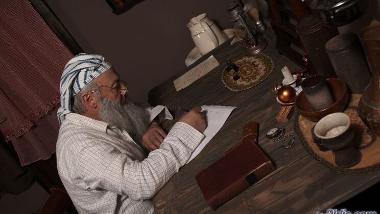 Gustavo Fucks Linda Brown in Doggystyle