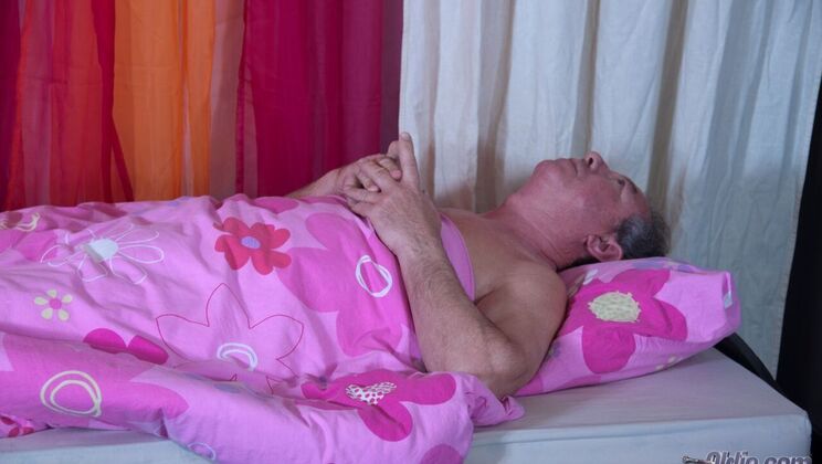 [Oldje] - Nisha's Piercing and Tattoo Get Played - Nisha - Hugh