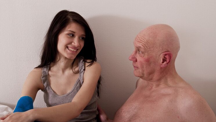 [Oldje] - Cleaning the House with a Blowjob Twist - Hugo - Lilli