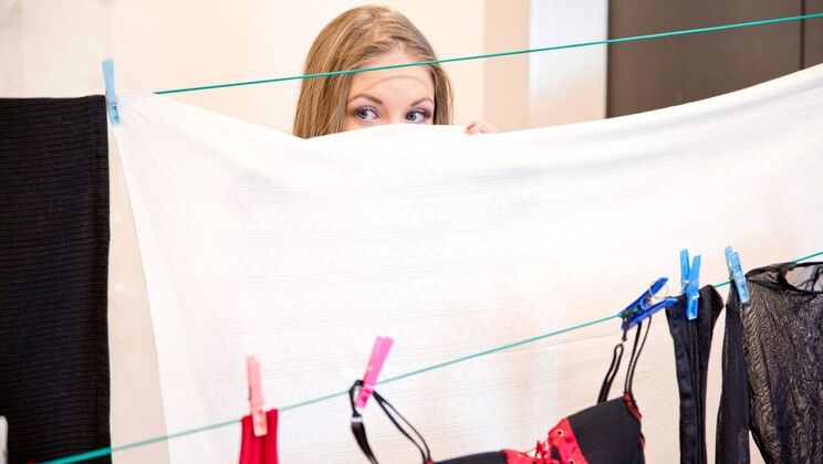 [Oldje] - Blonde Babe Alessandra Jane Gives Woody a Handjob - Alessandra Jane - Woody