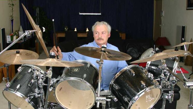 Kissing and Sucking Gustavo's Cock