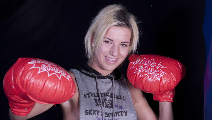 Blowjob and Handjob in the Locker Room