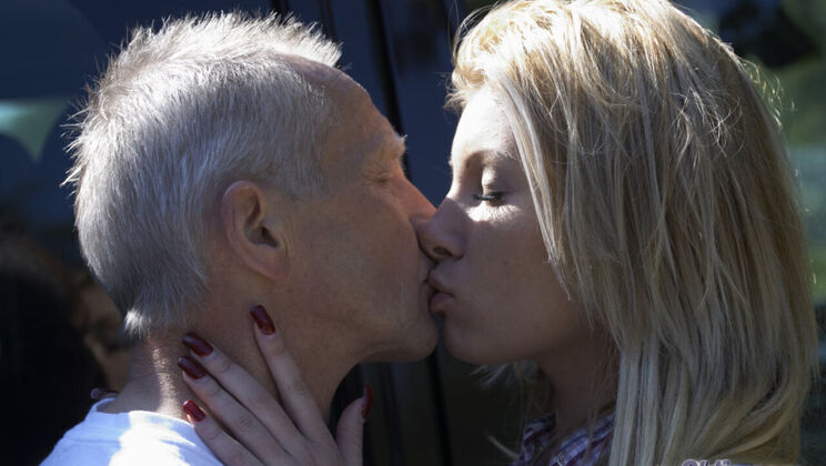 Donna Bell's Car Wash Blowjob