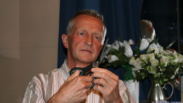 Old Man Fucks Young Blonde Hairdresser