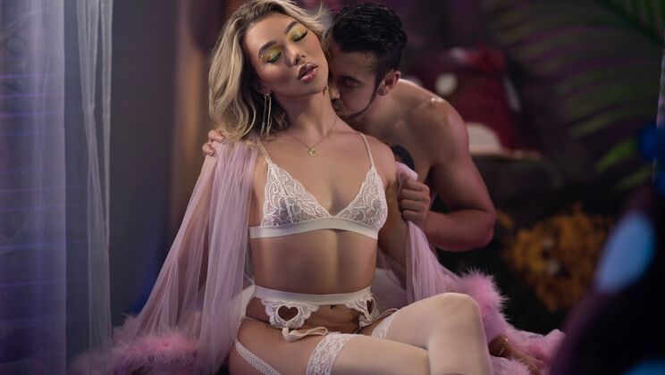 Short Hair Tattooed Shemale Dream