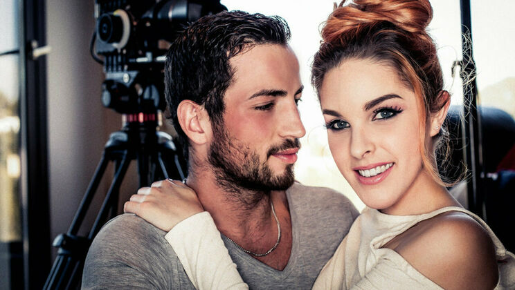 Fingering and Handjob Fun with Amarna Miller