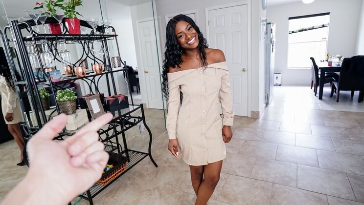 [PropertySex] - Natural Tits and Piercing in the Yard - Evi Rei