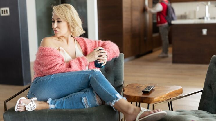 [FamilySinners] - Short Hair MILF Seduces Young Stepson for Sex - Ryan Keely - Joshua Lewis