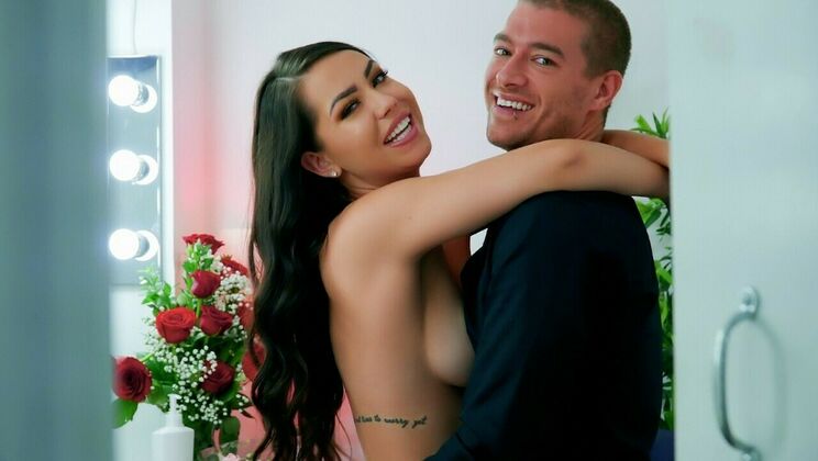 Latina Amateur Takes It Deep