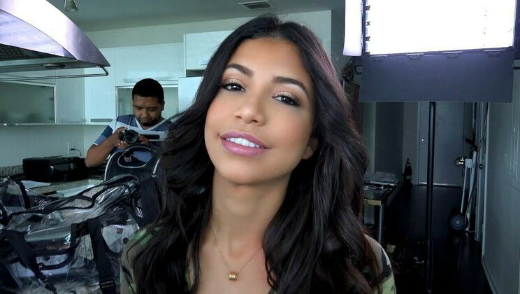 [TheSexScout] - Veronica Rodriguez's Shaved Pussy Blowjob - Veronica Rodriguez