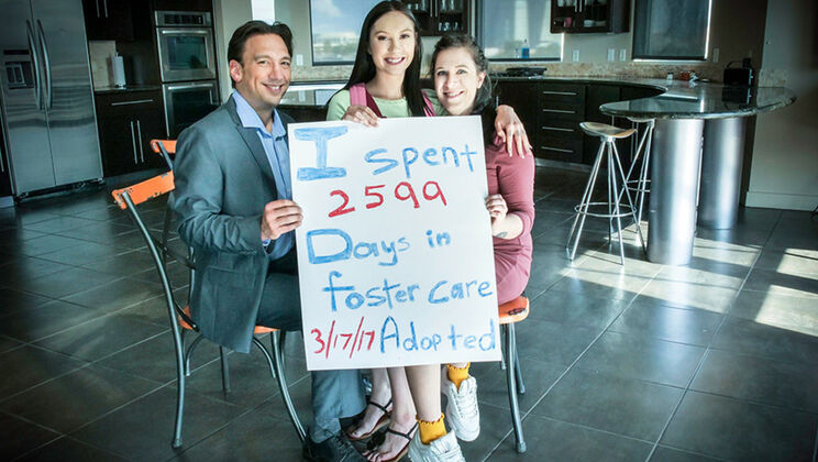 [FosterTapes] - Shaved Pussy Foster Mom Sucks Cock - Bobby Beefcakes - Jazmin Luv