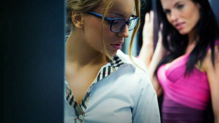 Curly and Close-Up (2014)