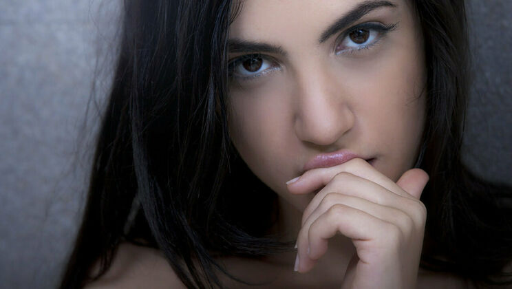 Luna's Bra and Nipple Tease