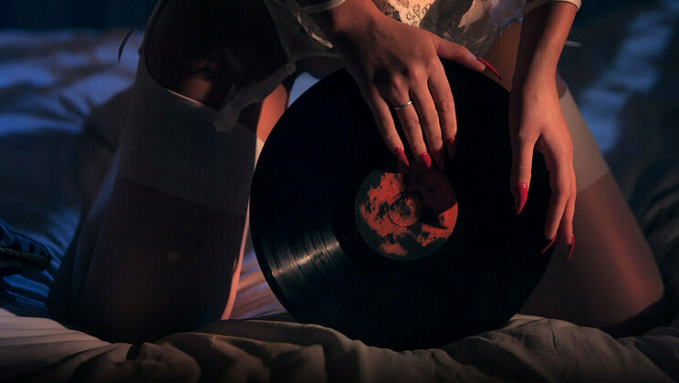 Solo Masturbation with Stockings and Suspenders