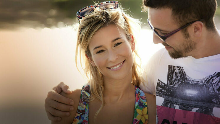 Lola Reve's Shaved Pussy Gets Attention