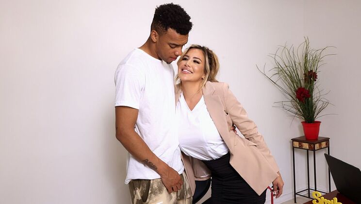 [FantasyMassage] - Massage Leads to Cheating Wife's Blowjob - Caitlin Bell - Lawson Jones