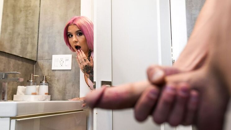 [MyPervyFamily] - Luna Legend's Tattoo and Piercing Turn-On - Luna Legend - Chris Lockwood