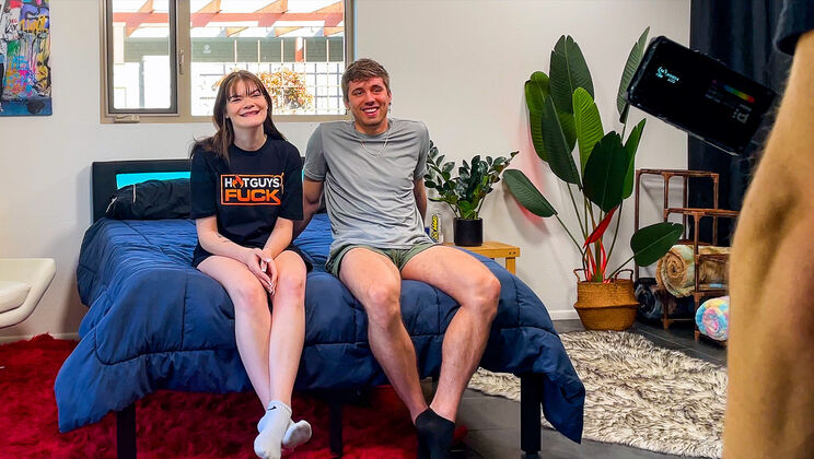 Russian Stud Enjoys Face Sitting and Sex with Sammy Scott