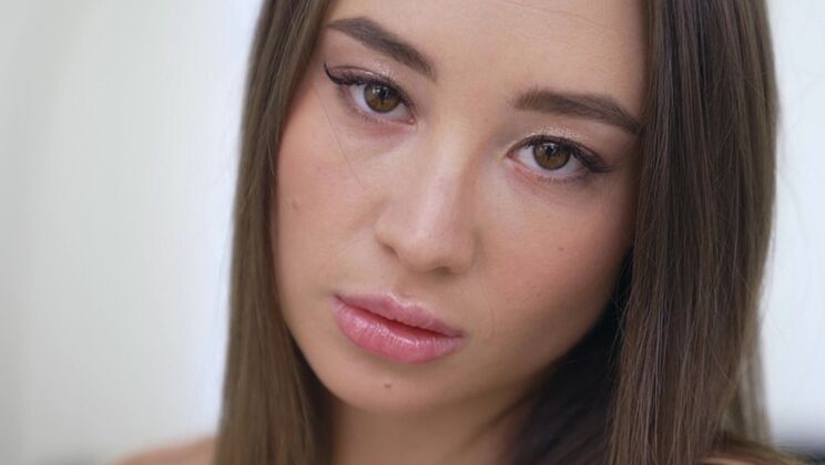 Asian Girl with Beautiful Ass Enjoys Italian Blowjob