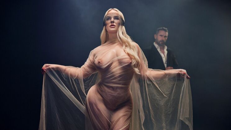 Vic Marie's Big Tits Bounce During Missionary with Manuel Ferrara