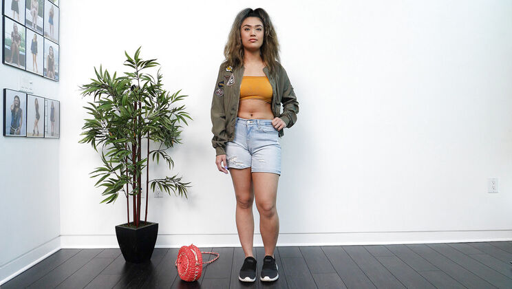 Ava's Hot Blowjob and Cumshot