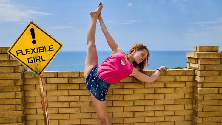 Young babe Nicole Murkovski spreads for the camera