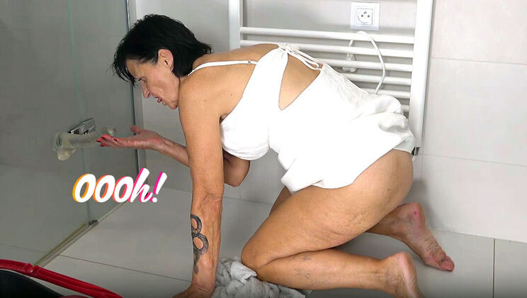 Tattooed Wife Has an Orgasm While Cleaning