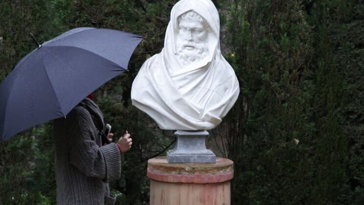 Julia Roca Pear Ass and Hairy Pussy Outdoor Fun