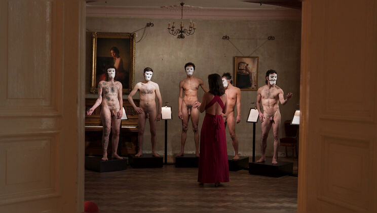 Couple Explores Smell Fetish With Hot Tattooed Brunette