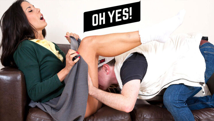 [MyMilfz] - Shaved Pussy Stepmom Caught in Intense Kissing & Hardcore - Alexa Tomas - Joel Tomas