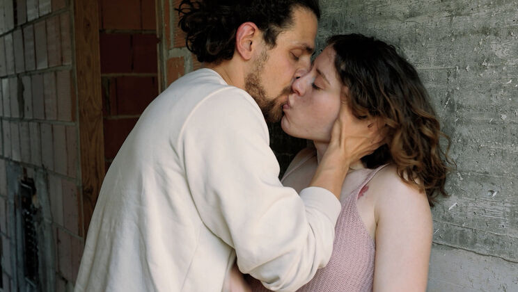Arden & Tommy: Hot Kissing and Breast Play