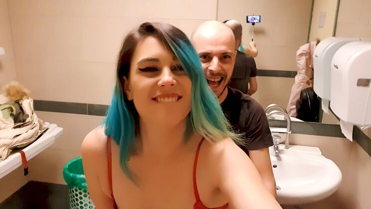 Public Quickie: Sukii & Nen Go Wild