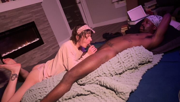 Sluts In Luv: Living Room Fuck With Two Hotties