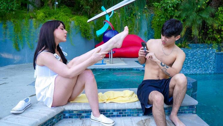 Whitney Wright Shaved Pussy Fucked by Blake Bullet After Feet Pics