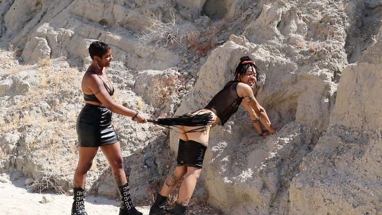 Fingering & Sex Toys: Honey G & K Rivers in Desert Heat